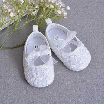 Embroidered lace baby shoes