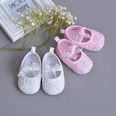 Embroidered lace baby shoes