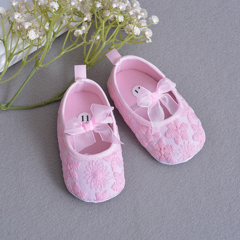 Embroidered lace baby shoes